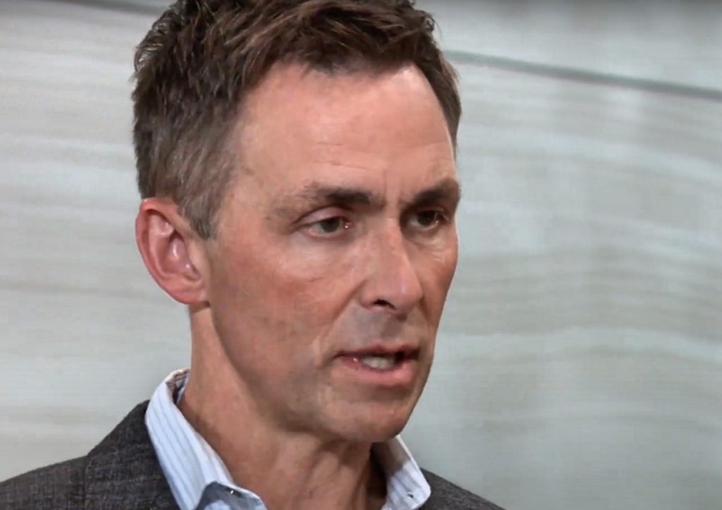 General Hospital Spoilers: Valentin Tells Laura the Truth as Anna Stays on the Sidelines
