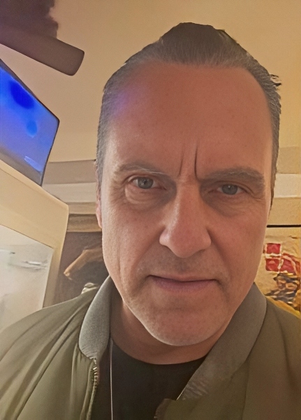 Maurice shares about staying with Catherine Hickland - Instagram