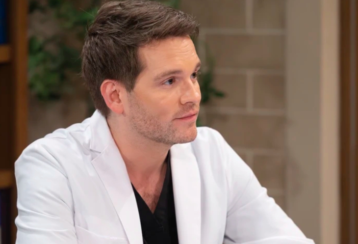 General Hospital: Dr. Lucas Jones (Van Hansis)