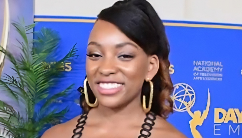 General Hospital Alum Sydney Mikayla - Maximo TV - YouTube