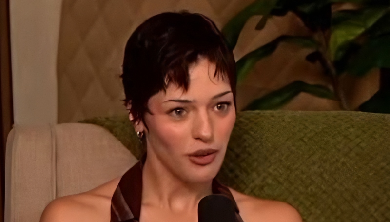 Léa is a singer and actress - State of Mind - YouTube