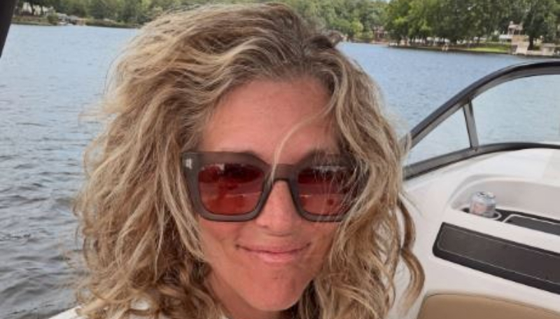 Relaxing on the lake - @Welcometolaurasworld - Instagram